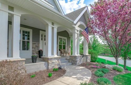 587 Lakeridge Dr, Shoreview, MN, 55126-2321 | Card Image