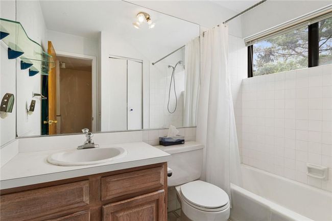 Hall bath in hallway upstairs | Image 27