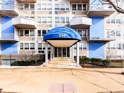 702 - 210 N 17th Street, Condo with 2 bedrooms, 1 bathrooms and null parking in St Louis MO | Image 1