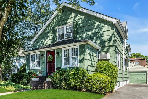 19 Princeton St, Hempstead, NY, 11550-2701 | Card Image