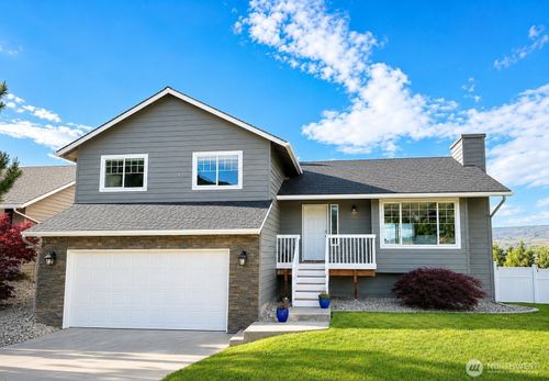 576 Saddle Rock Loop, Wenatchee, WA, 98801-9467 | Card Image