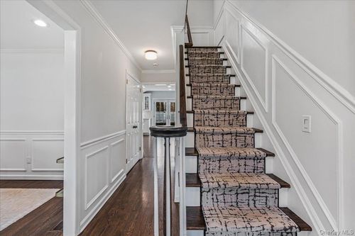 350 Dogwood Ln, Manhasset, NY, 11030-2039 | Card Image