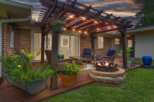 935 Nichols Dr, Beaumont, TX, 77706-4533 | Card Image