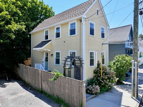 282 Hanover St, Portsmouth, NH, 03801-3920 | Card Image