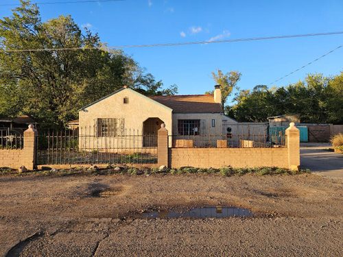 1233 Montrose Pl Sw, Albuquerque, NM, 87105-4039 | Card Image