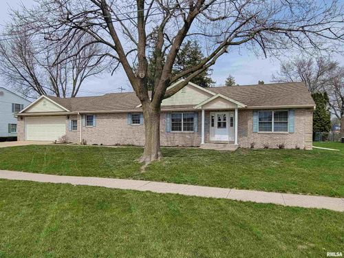 304 E 10th St, De Witt, IA, 52742-1400 | Card Image