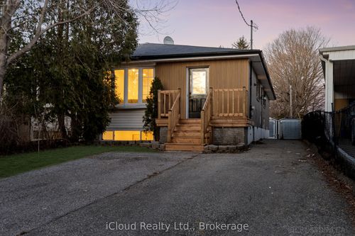 107 Bayview Pky, Newmarket, ON, L3Y3W2 | Card Image