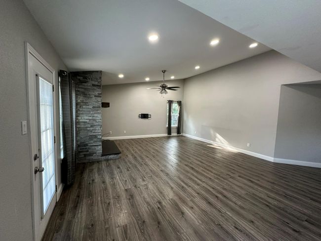 927 S Riverside Dr, House other with 3 bedrooms, 2 bathrooms and null parking in Grapevine TX | Image 6