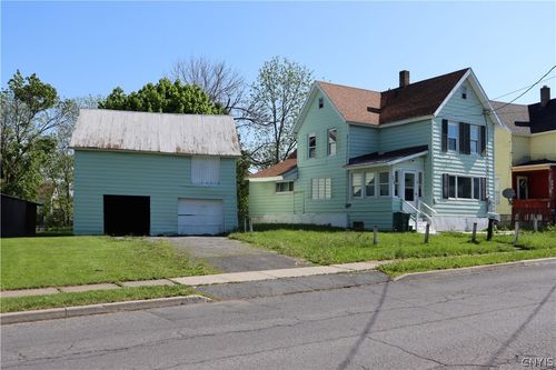 318 W Hoard St, Watertown, NY, 13601-1425 | Card Image