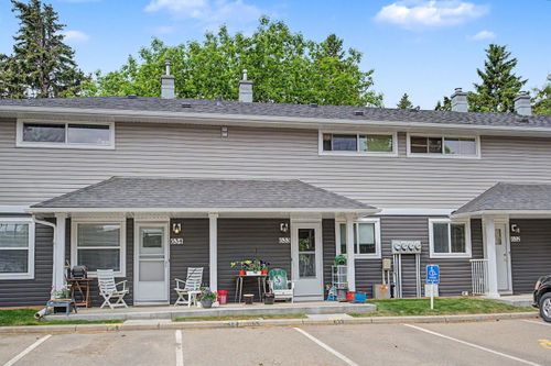 633 Regal Park Ne, Calgary, AB, T2E0S6 | Card Image