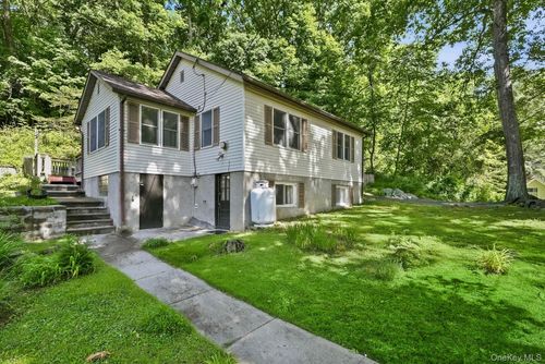 19 Woodlawn Rd, Putnam Valley, NY, 10579-3047 | Card Image