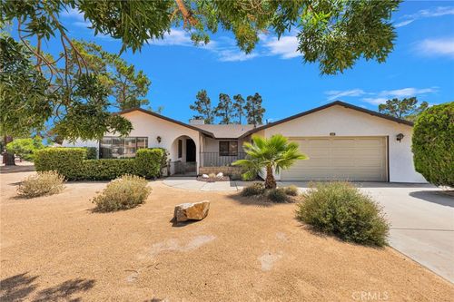19031 Shoshonee Rd, Apple Valley, CA, 92307-5946 | Card Image