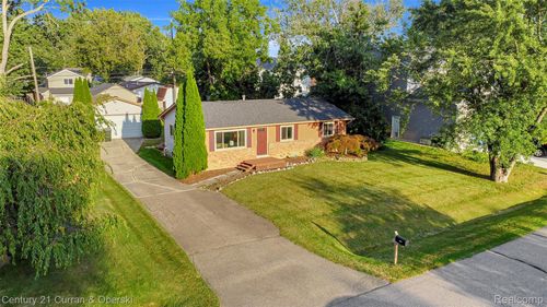 2867 Dearborn Ave, Rochester Hills, MI, 48309-4302 | Card Image