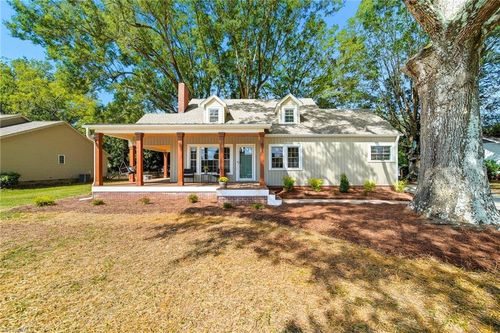 604 Salisbury St, Kernersville, NC, 27284-3028 | Card Image