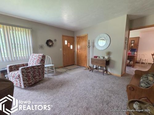 435 Niebel St, Farnhamville, IA, 50538-6734 | Card Image