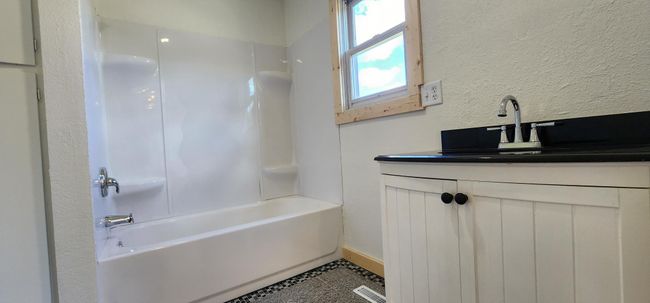 Bathroom | Image 16
