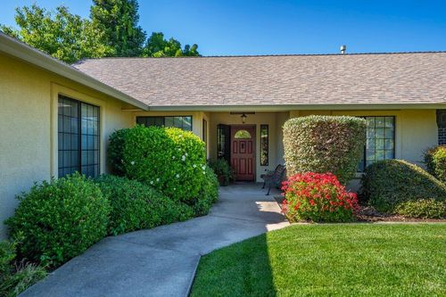 2946 Dawnridge Dr, Redding, CA, 96001-3777 | Card Image