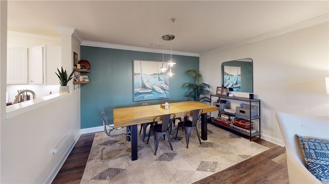 Spacious dining room | Image 4