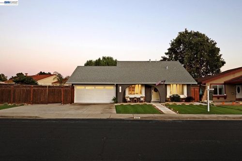 831 Delaware Way, Livermore, CA, 94551-1646 | Card Image