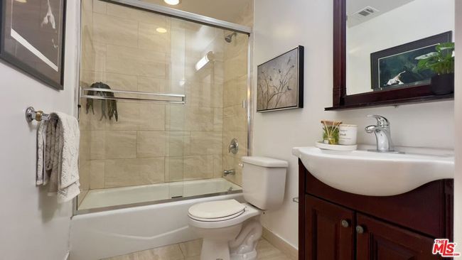 APT-203 - 5633 Carlton Way, Condo with 2 bedrooms, 3 bathrooms and null parking in Hollywood CA | Image 9