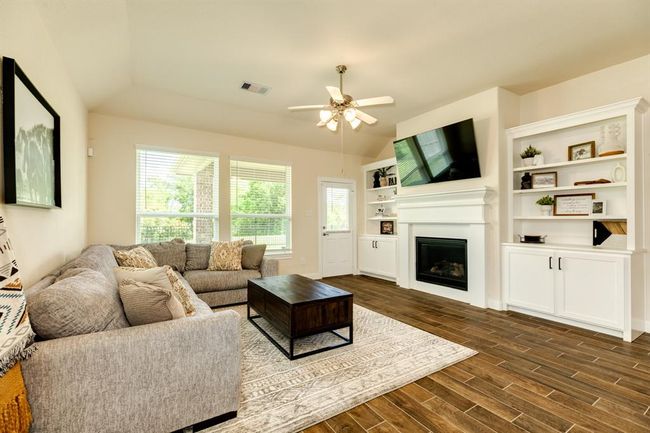 203 Bentwater Ln, House other with 4 bedrooms, 2 bathrooms and 2 parking in Clute TX | Image 14