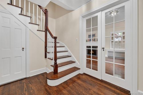 18 Observatory Dr, Croton-On-Hudson, NY, 10520-2808 | Card Image