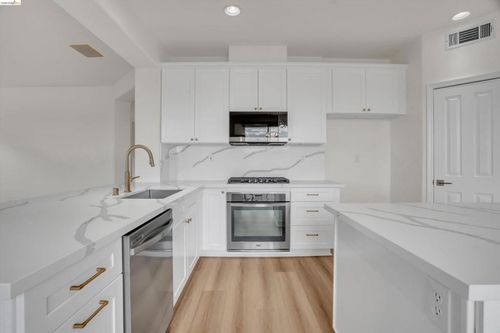 6857 Sunriver Ln, Vallejo, CA, 94591-6328 | Card Image