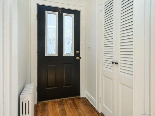 47 Edgewood Rd, Port Washington, NY, 11050-1530 | Card Image