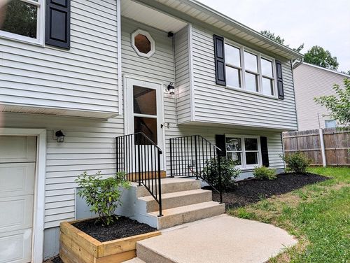 22 Pine Needle Ln, Springfield, MA, 01118-2658 | Card Image