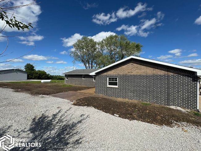 19229 Highway 5, Home with 4 bedrooms, 2 bathrooms and 2 parking in Centerville IA | Image 14