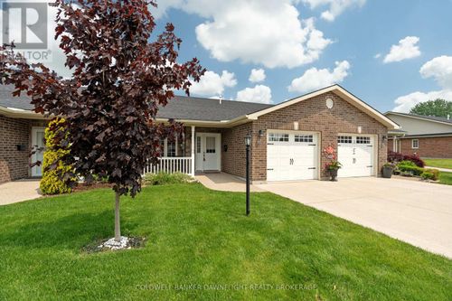 40 Devon Dr, Exeter, ON, N0M1S3 | Card Image