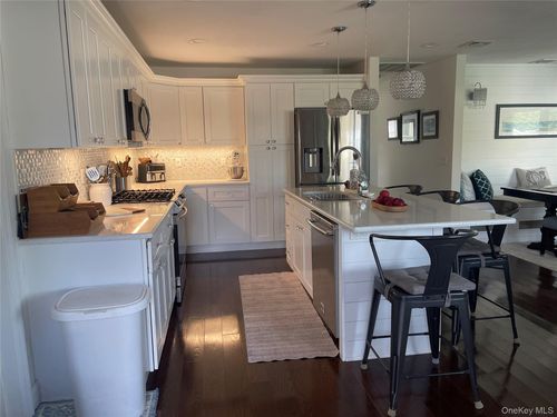 46 Patchogue St, Patchogue, NY, 11772-3645 | Card Image