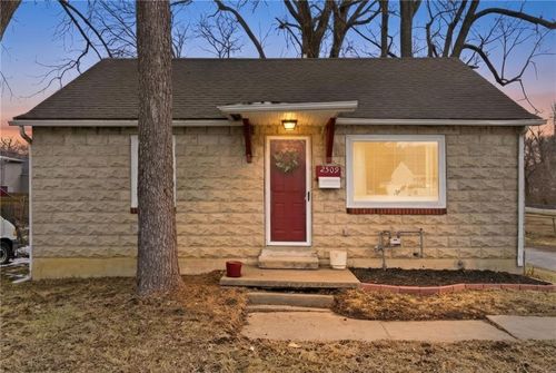 2509 S Sterling Ave, Independence, MO, 64052-3363 | Card Image