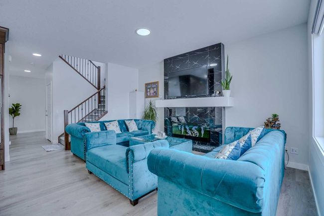 24 Corner Meadows Row Ne, House detached with 6 bedrooms, 3 bathrooms and 7 parking in Calgary AB | Image 5
