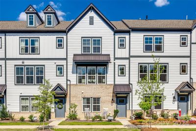 Beautiful townhome with upgrades galore! | Image 1