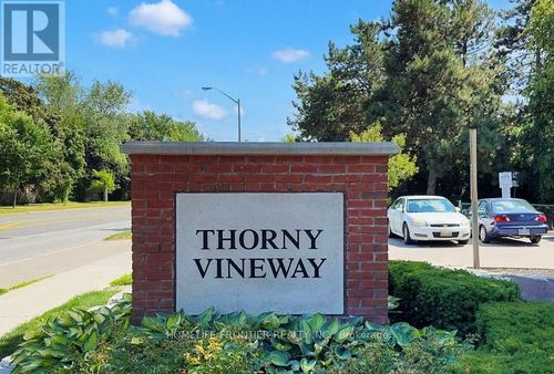 133 E Thorny Vine Way E, Toronto (Bayview Village), ON, M2J4J4 | Card Image
