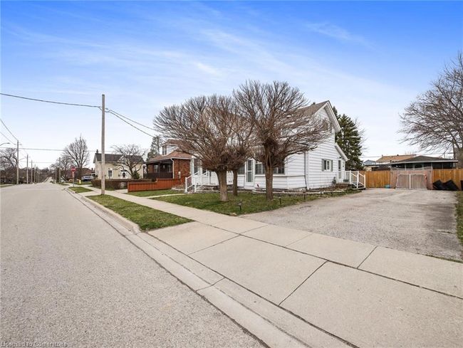 1225 Queenston Rd, House other with 5 bedrooms, 2 bathrooms and 6 parking in Cambridge ON | Image 5