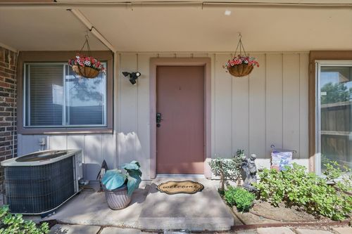 2700 Stonehaven Ct, Irving, TX, 75038-5638 | Card Image