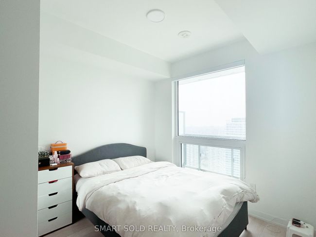 3204 - 39 Roehampton Ave, Condo with 3 bedrooms, 2 bathrooms and null parking in Toronto ON | Image 4