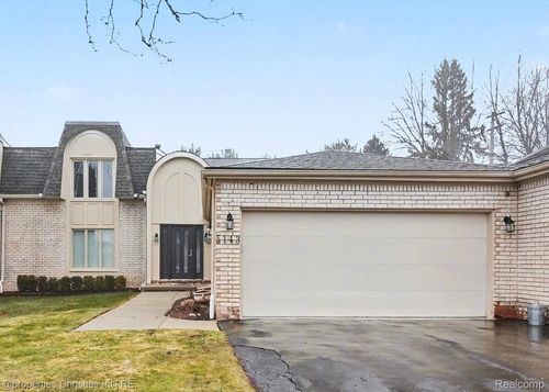 5143 Woodlands Dr, Bloomfield Hills, MI, 48302-2868 | Card Image