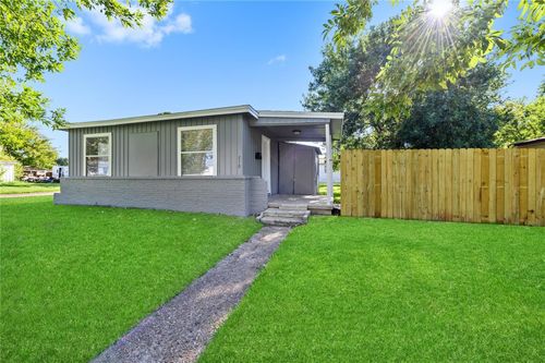 710 13th St N, Texas City, TX, 77590-7457 | Card Image