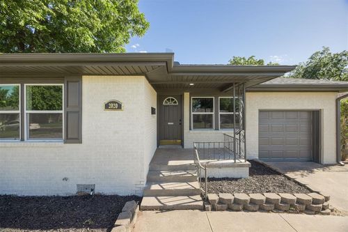 2020 Hasley Dr Drive, The Village, OK, 73120 | Card Image