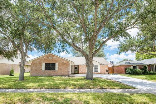 3133 Briarhurst St, Corpus Christi, TX, 78414-3548 | Card Image