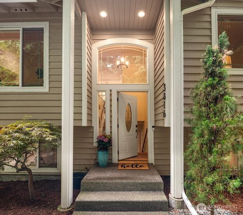 3816 Ne 110th St, Seattle, WA, 98125-5735 | Card Image