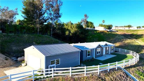 40589 Los Amantes Rd, Temecula, CA, 92592-9323 | Card Image