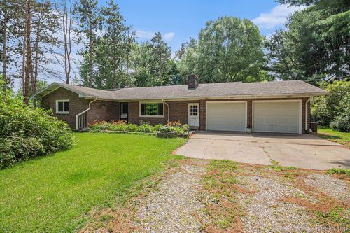 7047 Birchwood Dr, Mount Morris, MI, 48458-8807 | Card Image