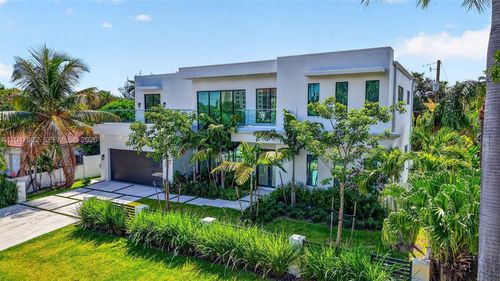 2015 Ne 4th Ave, Wilton Manors, FL, 33305-2052 | Card Image