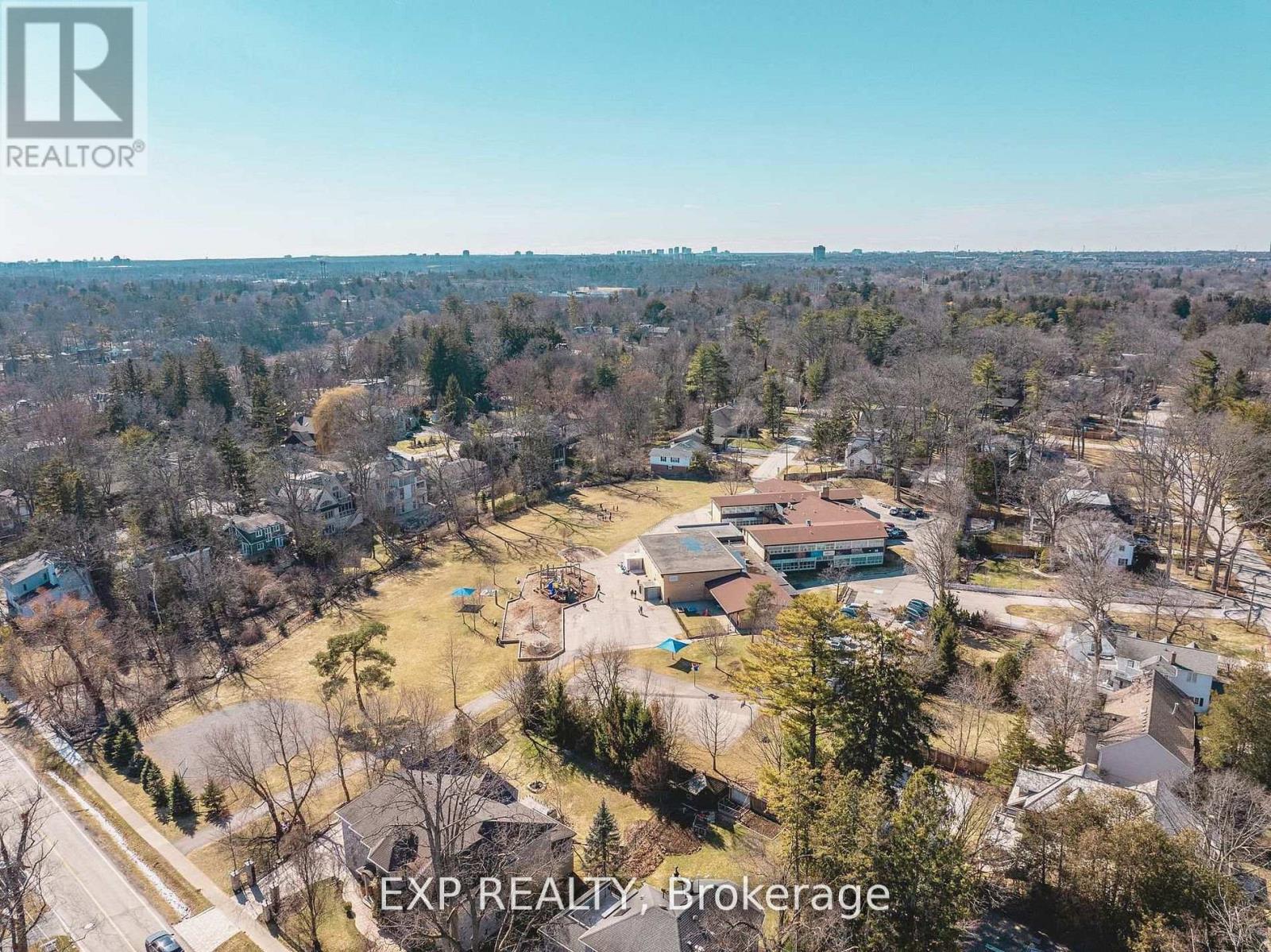 Residential in Mississauga (Mineola) 3