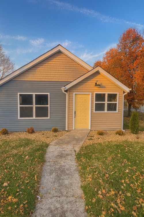 210 Hill St N, Cowan, TN, 37318-3218 | Card Image