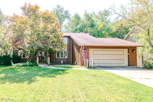 6464 Woodhawk Dr, Mayfield Heights, OH, 44124-6109 | Card Image